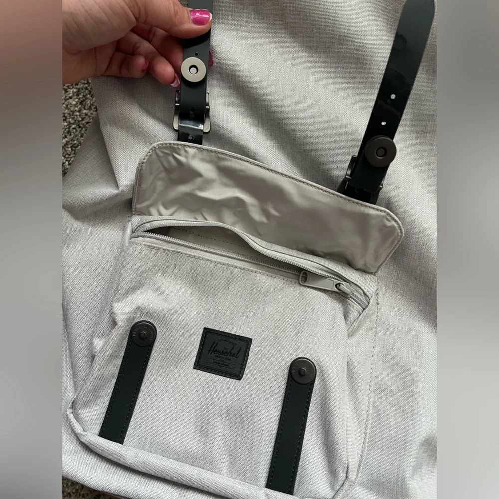 Herschel Backpack - Picture 7 of 11